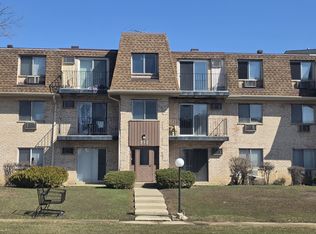 212 Shorewood Dr APT 2D, Glendale Heights, IL