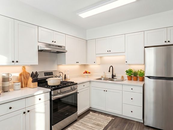 5th image of 1024 Ashwood Ct #1126F