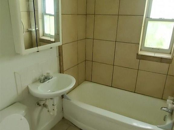 2nd image of 1211 Johns Dr