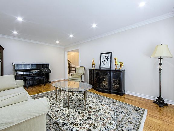 5th image of 112 Strathearn Ave