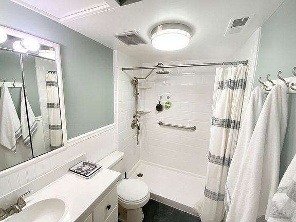 5th image of 2442 Cranden Dr SE