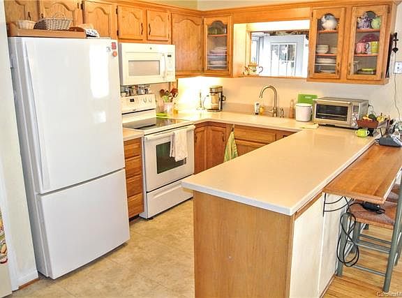 4th image of 63 Selby Dr