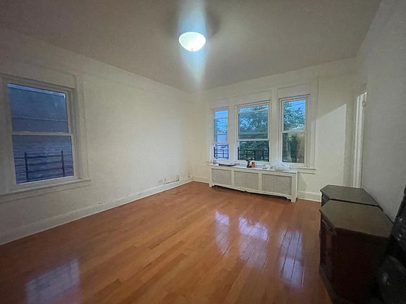 3rd image of 2918 Laconia Ave APT 2