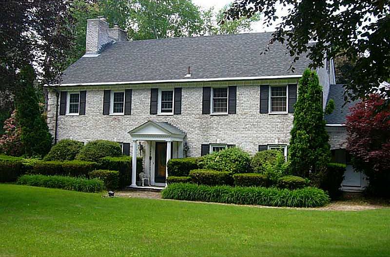 1st image of 139 Winsor Ave