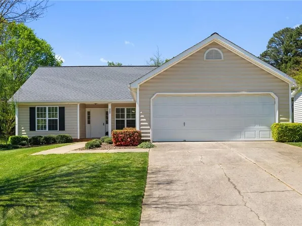 3505 Amos Dr, Greensboro, NC 27405