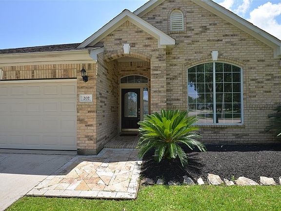 4th image of 202 Blossomwood Dr