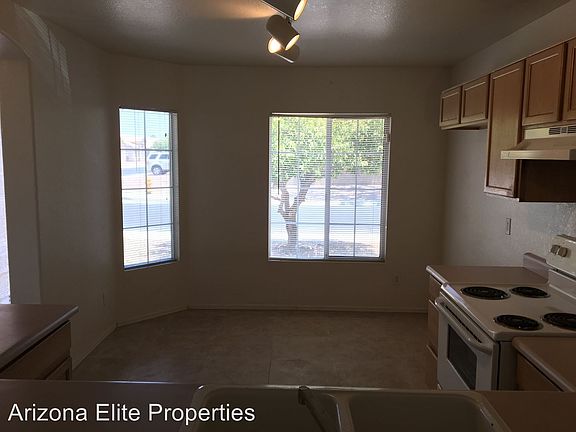 3rd image of 733 E Wildhorse Dr
