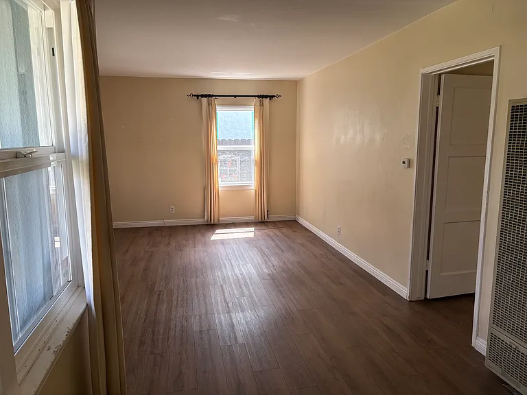 222 Avenue C — Photo 5