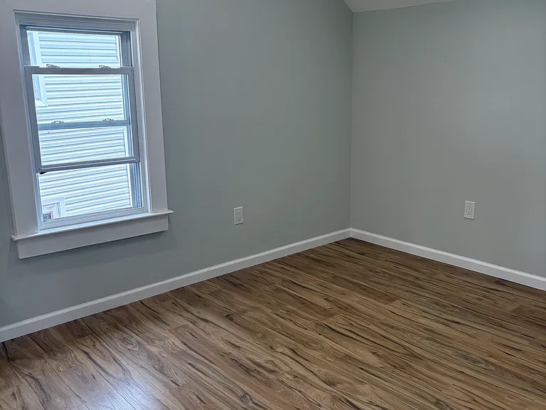 107 Union Ave — Photo 3