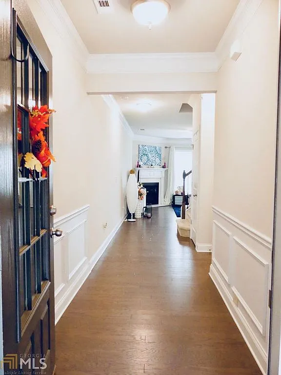 3 bed, 2.5 bath, 2008 sqft, $2,850 — Photo 2
