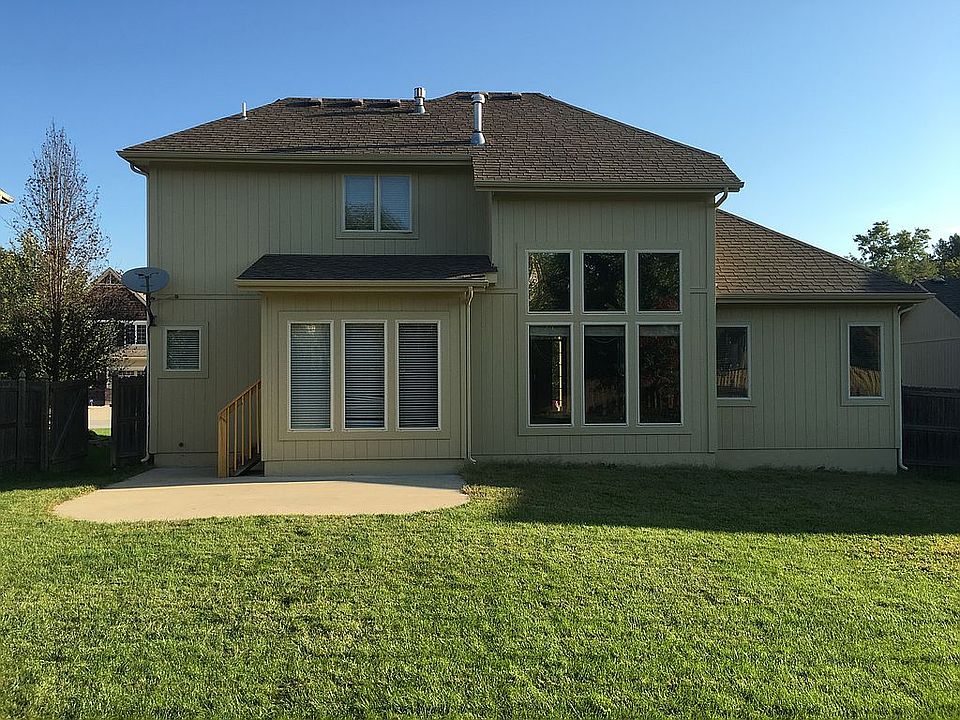 2nd image of 1105 NW Cedar Ln
