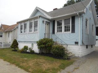 21 Harvey St, Bridgeport, CT 06610
