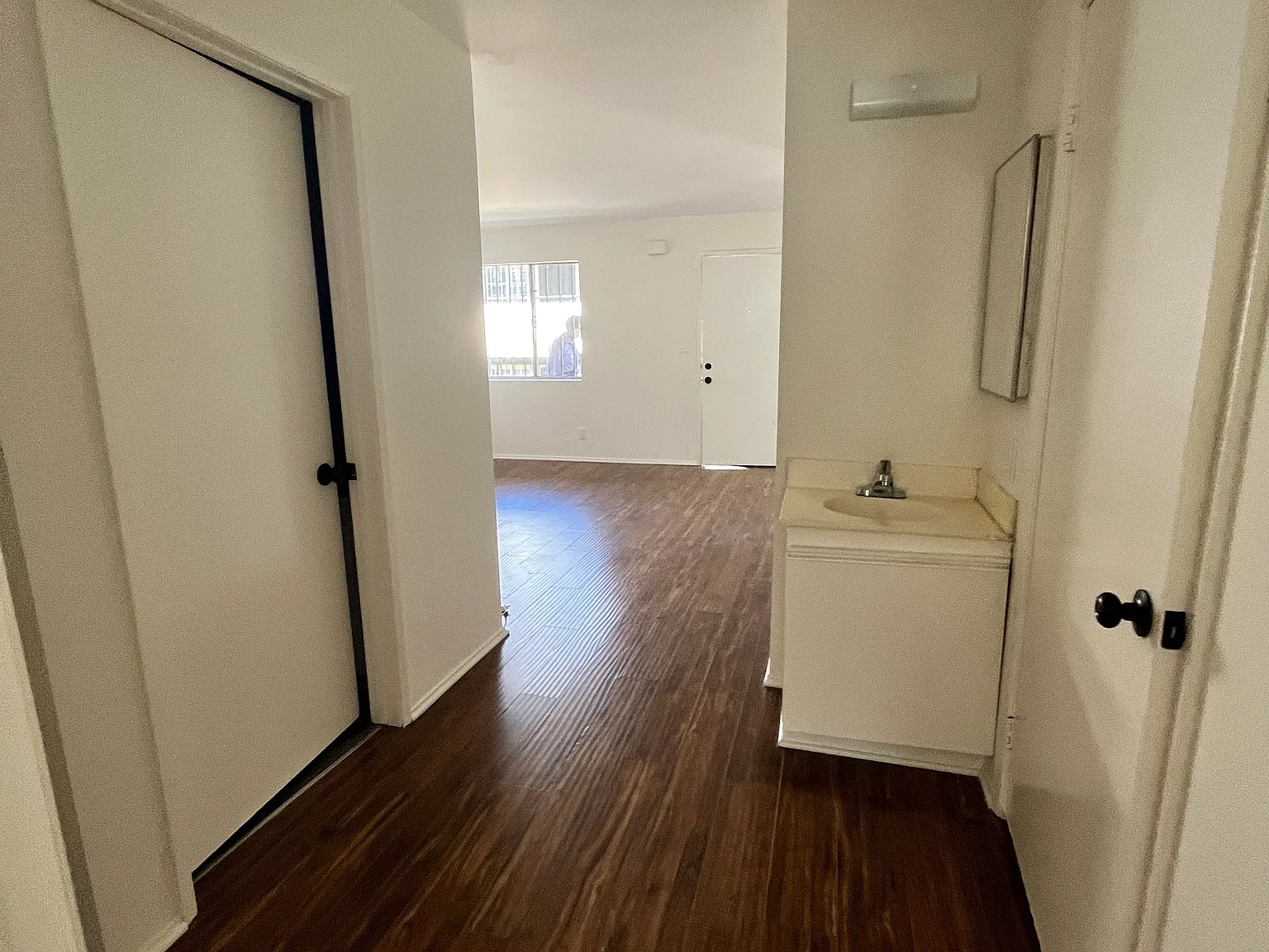 3957 Melrose Ave — Photo 4