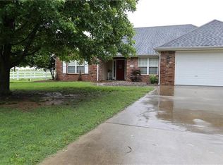 572 Brown Rd, Cave Springs, AR 72718