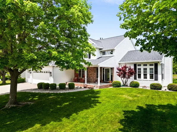 300 Whispering Pines Cc Ln, Normal, IL 61761