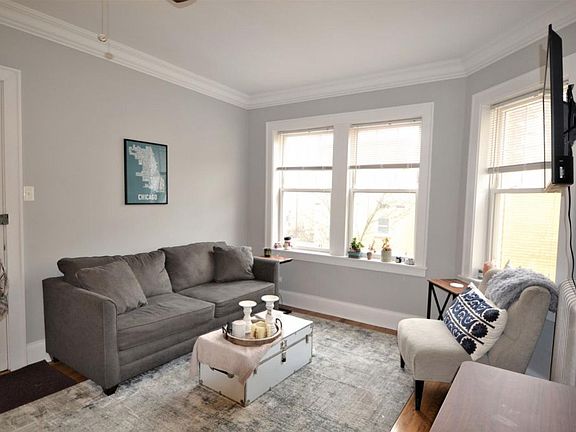 2nd image of 4412 N Rockwell St #3F