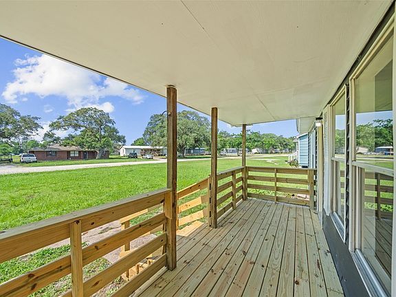3rd image of 152 Country Oaks Street