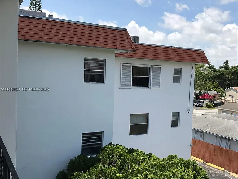 2415 Lincoln St #307 — Photo 10