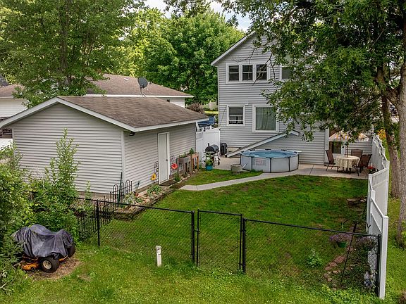 2nd image of 839 Bluff Ave