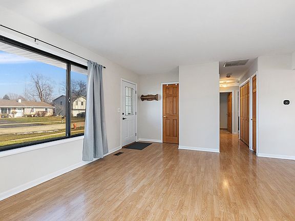 5th image of 2315 Cove Dr