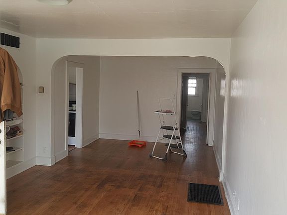 3rd image of 900 E River Ave #A