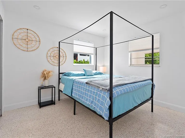 30 SW Hideaway Pl — Photo 14