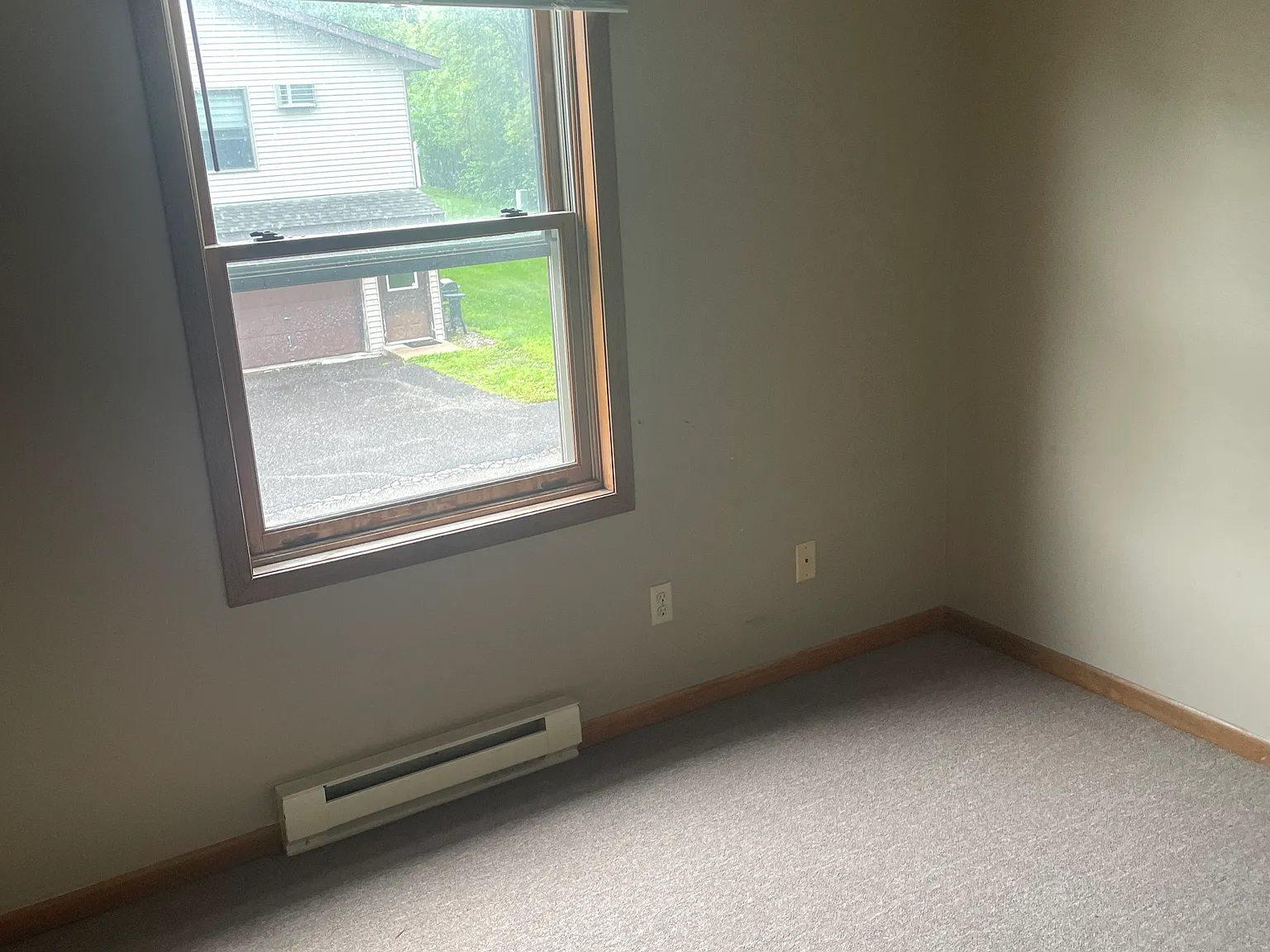 3 bed, 1300 sqft, $1,300 — Photo 4