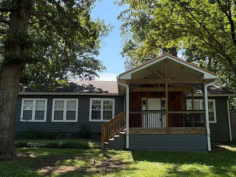 940 Julian Rd — Photo 1