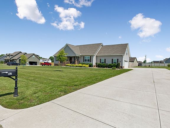 3rd image of 957 Richland Farms Dr