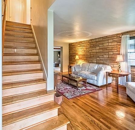 5th image of 8120 Manville Dr