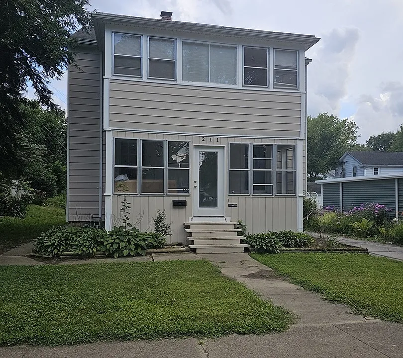 211 Edwards Ave #2