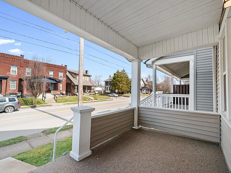 685 E Whittier St — Photo 26