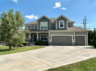 8607 W 166th Ct, Overland Park, KS 66085