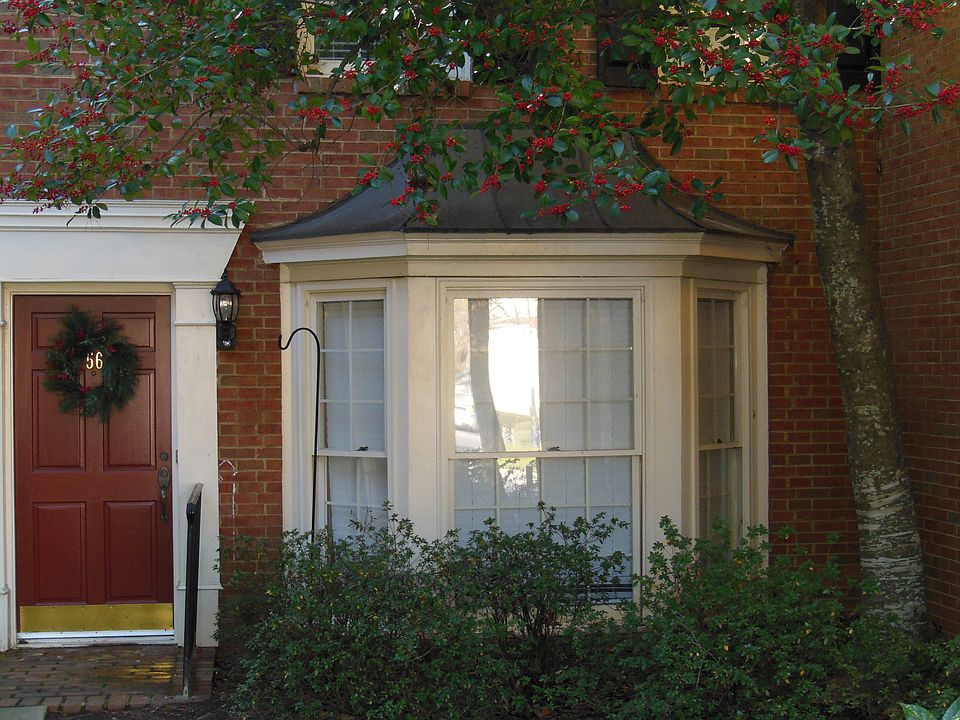 End Unit at back of complex