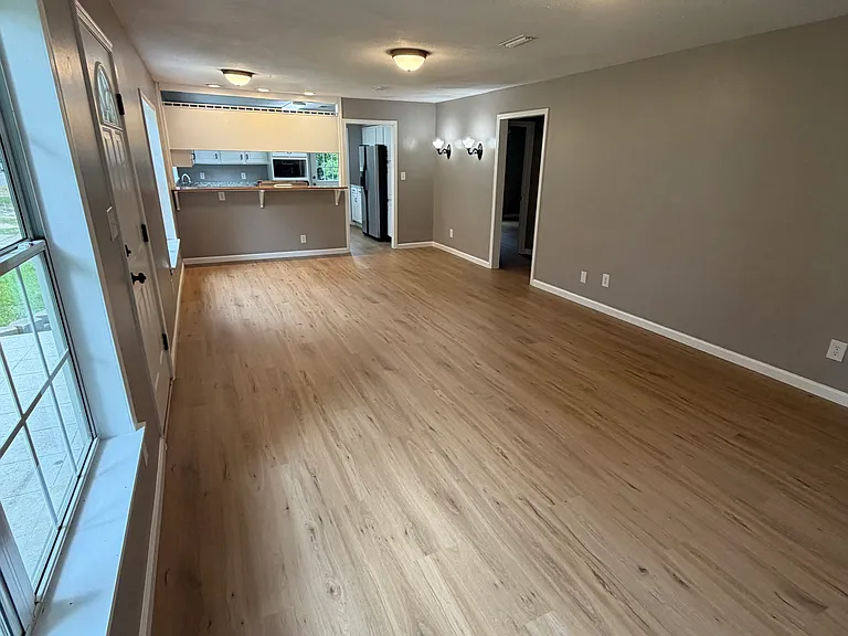 604 Strauss St — Photo 8