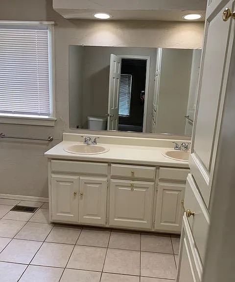 Master Full Bathroom