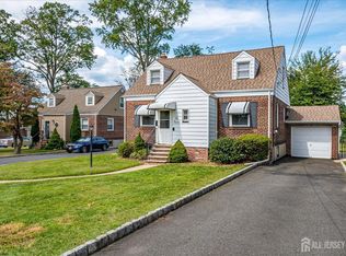 114 Oak Manor Pkwy, South Plainfield, NJ 07080