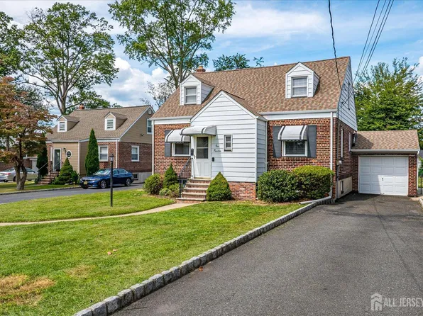 114 Oak Manor Pkwy, South Plainfield, NJ 07080