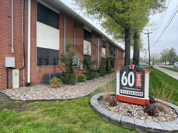 6043 Barton St, Shawnee, KS 66203