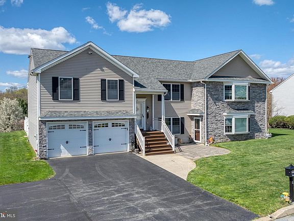 4th image of 17 Vickilee Dr