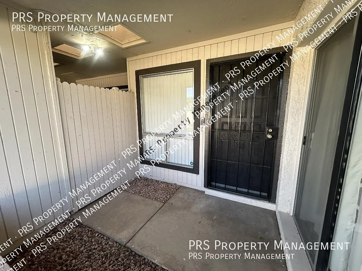 Chandler Townhome Now Showing — Photo 3