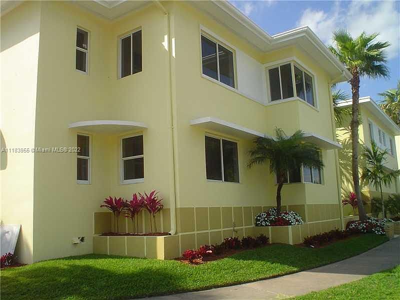 1st image of 2880 Pine Tree Dr APT 11