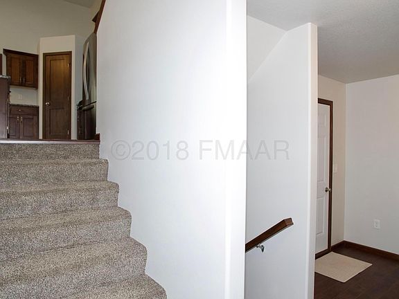 3rd image of 921 28th Ave W