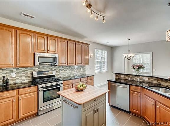 3rd image of 4815 Sandtyn Dr