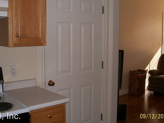 4th image of 138 High St APT 4