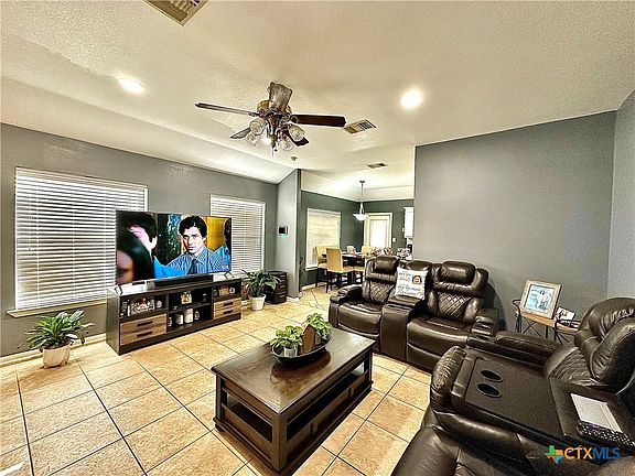 5th image of 106 Palomino Ln