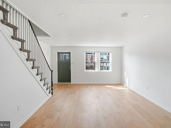 5th image of 5544 Windsor Ave