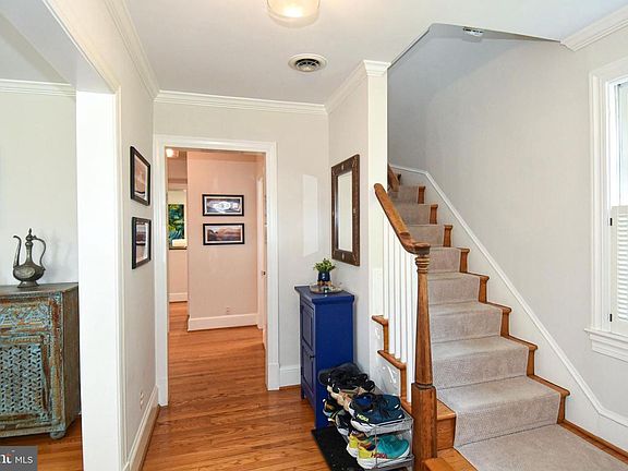 4th image of 710 W View Ter