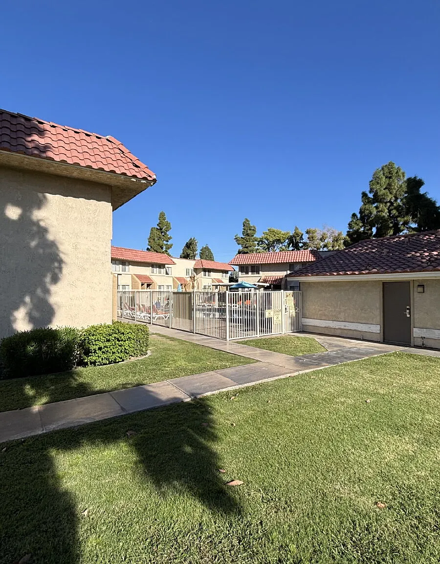 2 bed, 1.5 bath, 1024 sqft, $1,900 — Photo 3