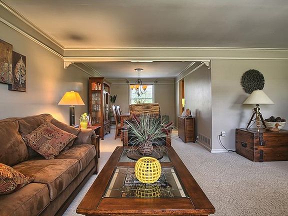 5th image of 8373 Knollwood Dr
